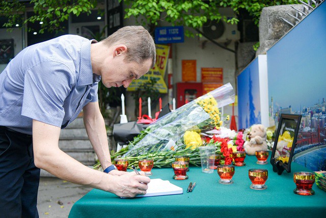 Phó Thủ tướng Trần Hồng Hà tới Đại sứ quán Nga tưởng nhớ nạn nhân vụ khủng bố - 20