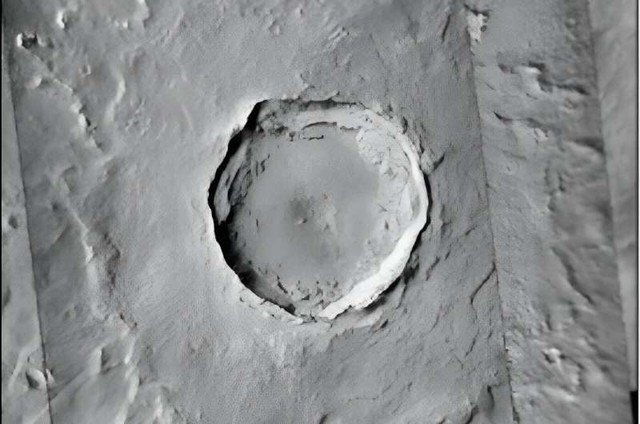 Hố va chạm Corinto ở Sao Hỏa - Ảnh: NASA