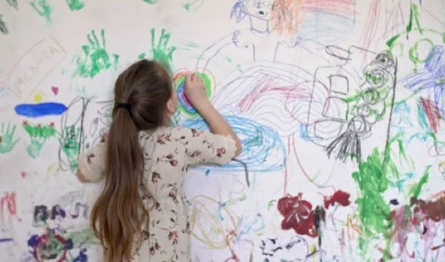 Trẻ từ nhỏ thích vẽ bậy sẽ có chỉ số IQ khi lớn lên ít nhất cao hơn người bình thường 5%. Ảnh minh họa