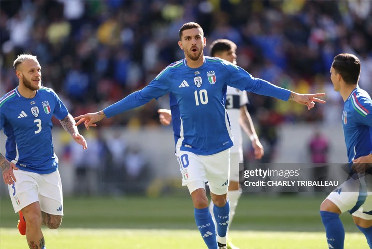 &nbsp;Pellegrini giúp Italia mở điểm chớp nhoáng
