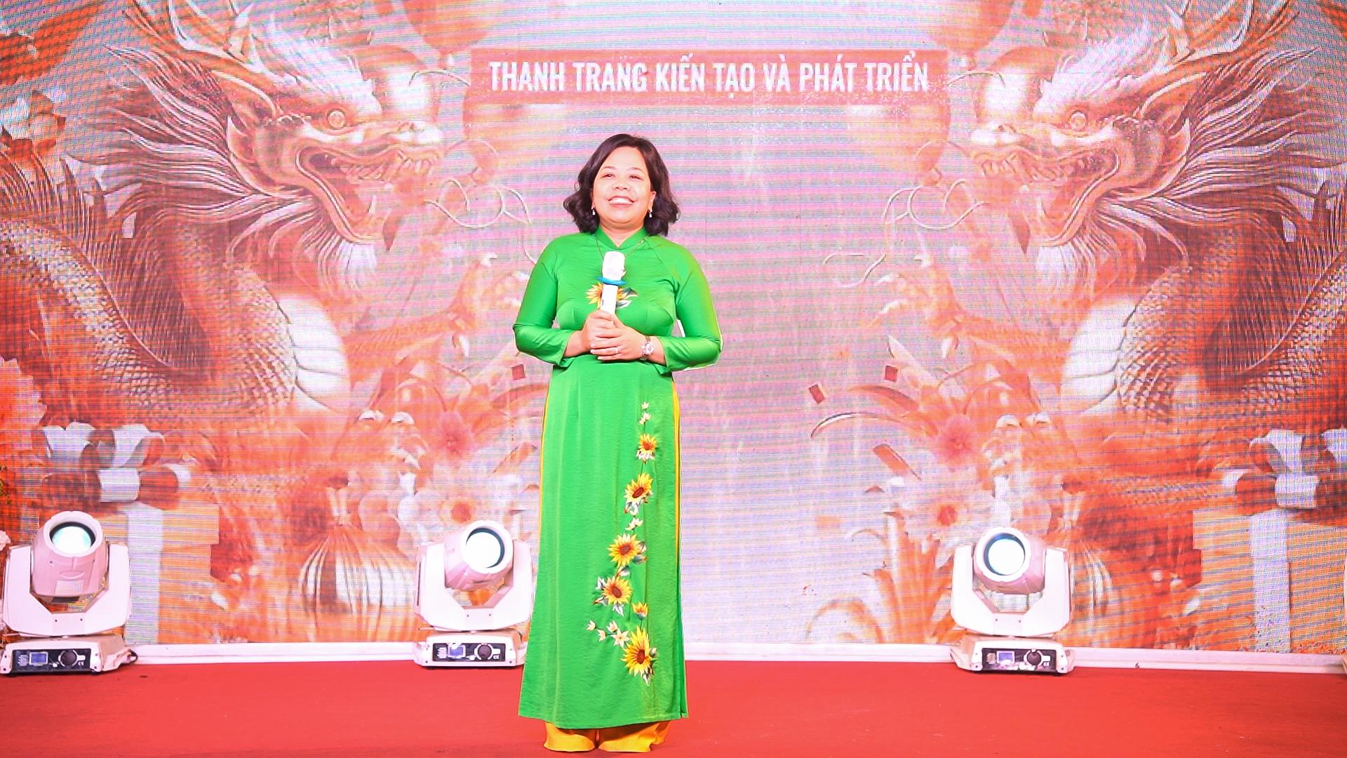 Giám đốc Dương Thị Tuyết phát biểu trong buổi Gala Chào Xuân 2024.