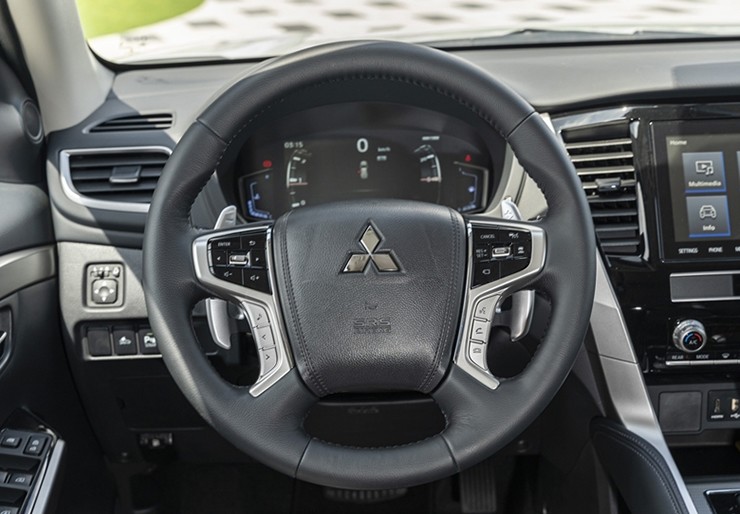 Giá xe Mitsubishi Pajero Sport tháng 3/2024, ưu đãi 50% phí trước bạ - 10