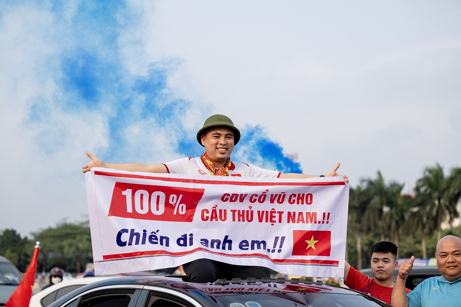 Các cổ động viên yêu mến đội tuyển mạnh dạn dự đoán chiến thắng 2-0 cho đội tuyển Việt Nam.