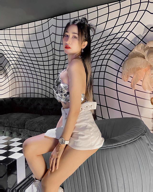 DJ Trang Moon "cắm trại" trong phòng gym, duy trì vóc dáng 45kg nhờ thứ này - 2