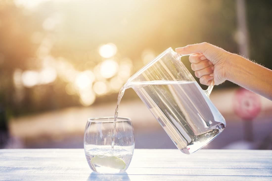 Người bệnh đàm, ho nên uống đủ 2 lit nước mỗi ngày