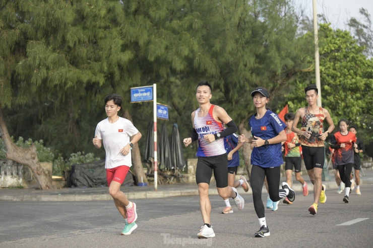 Điểm tên các ngôi sao tranh tài ở Tiền Phong Marathon 2024 - 10