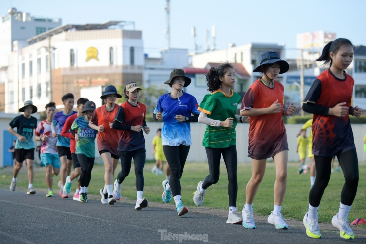 Điểm tên các ngôi sao tranh tài ở Tiền Phong Marathon 2024 - 9