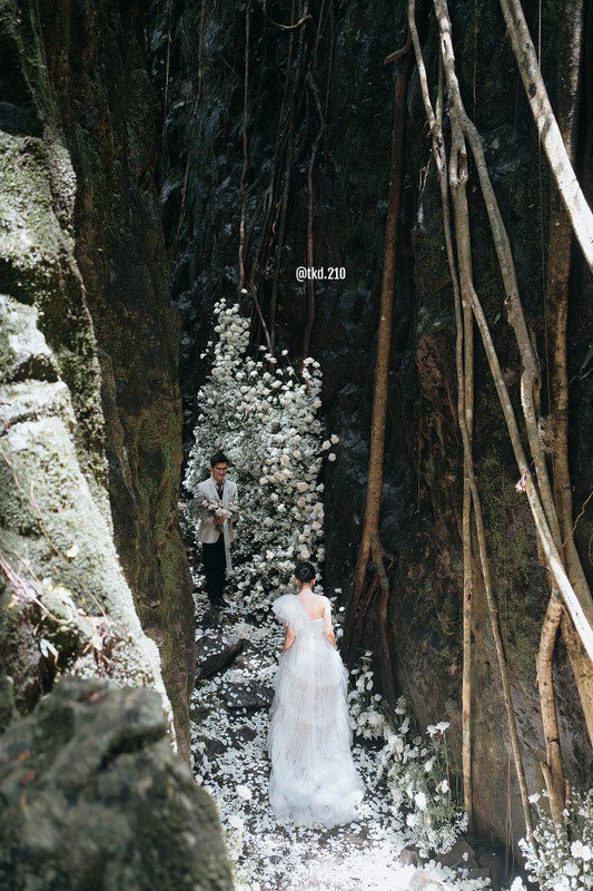Chán studio, cặp đôi rủ nhau vào rừng chụp ảnh cưới như cổ tích - 12
