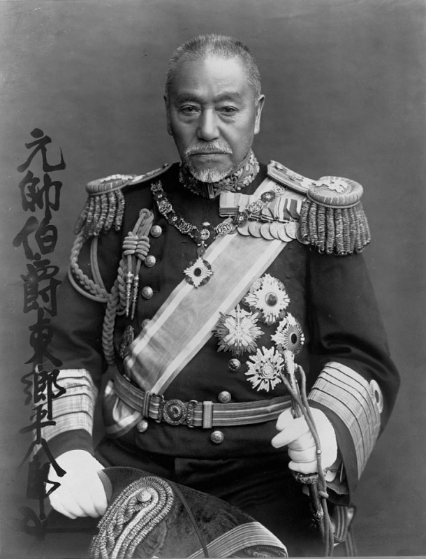 Nguyên soái Bá tước Đông Hương Bình Bát Lang - Nguyên soái Tôgô Heihachirô, Tư lệnh Hải quân Nhật.