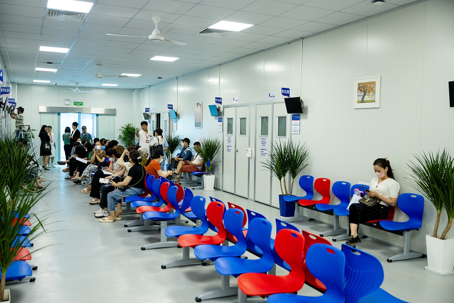 Thời gian đầu, Bệnh viện Đại học Y Hà Nội cơ sở Hoàng Mai chỉ phục vụ khám ngoại trú.
