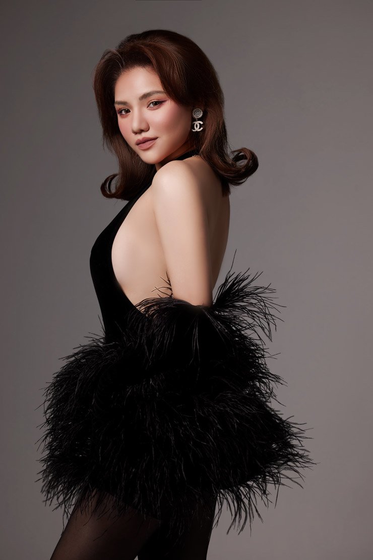 Myra Trần trưởng thành sau X-Factor nơi Tùng Dương là một trong những giám khảo