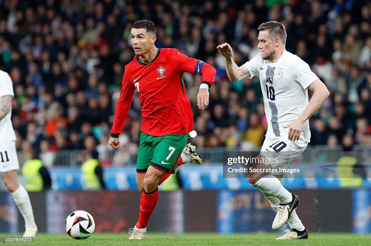 Ronaldo was helpless against Slovenia's defense