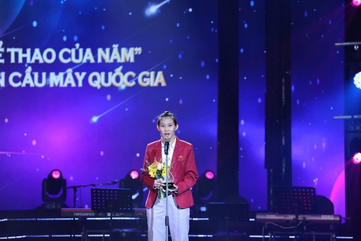 Tuyển thủ Trần Thị Ngọc Yến giành chiến thắng ở hạng mục Gương mặt trẻ thể thao của năm.
