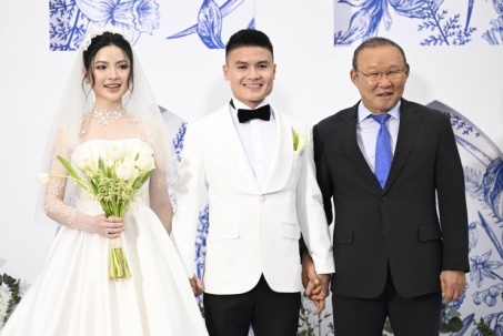 HLV Park Hang Seo tới đám cưới Quang Hải, cô dâu đeo vàng nặng trĩu