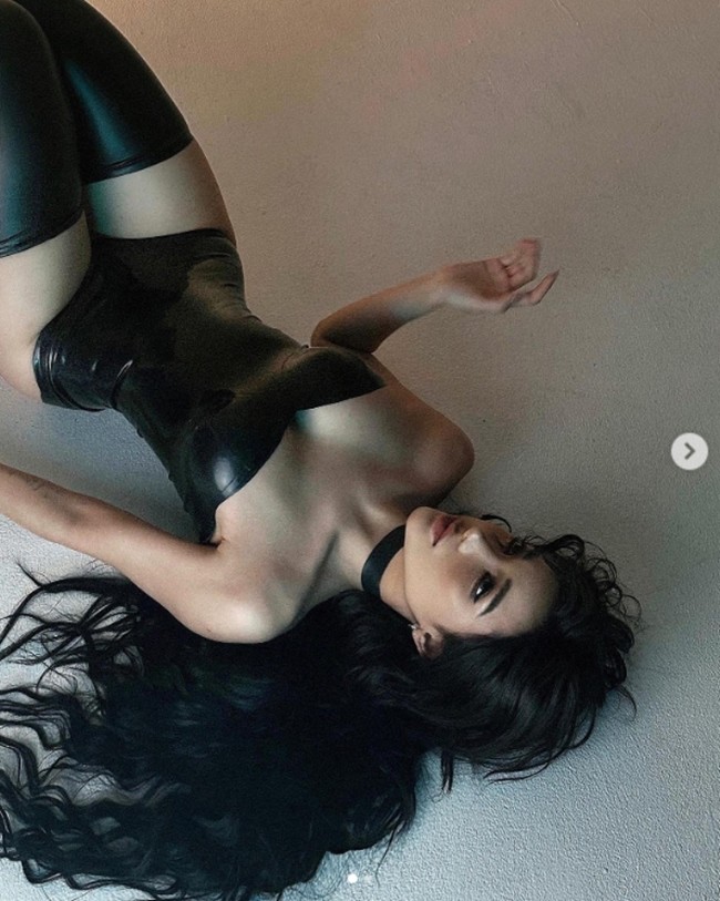 Visual sáng bừng của thủ môn Cao Văn Bình 5 Nàng mẫu sở hữu body “cực phẩm” nhờ tăng cân - 5