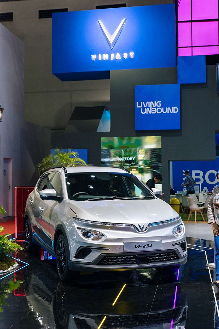 VinFast chính thức mở bán xe điện VF e34 tại Indonesia - 1