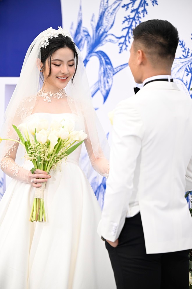 Cận cảnh dung nhan vợ Quang Hải trong ngày cưới - 7