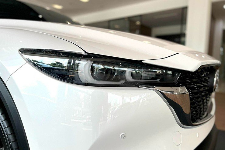 Mazda CX-5 giá từ 759 triệu đồng: SUV phân khúc C hút gia đình trẻ