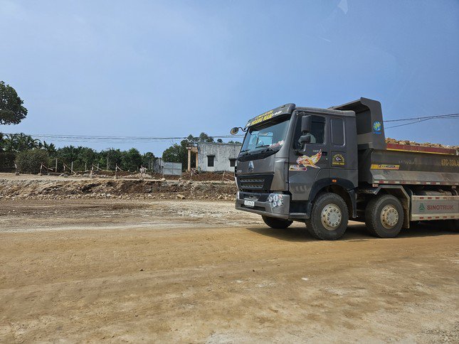 Xe tải phục vụ dự án cao tốc Khánh Hoà - Buôn Ma Thuột