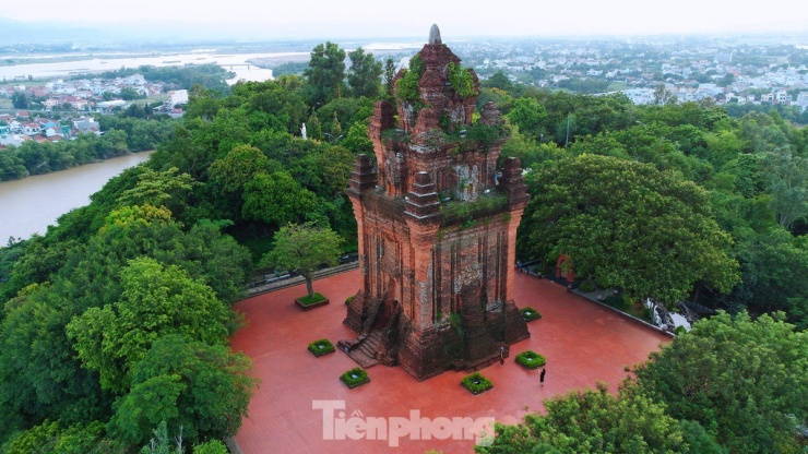 Phú Yên và loạt địa điểm đẹp như tranh: Phải ghé Hải đăng Đại Lãnh, Ghềnh Đá Đĩa