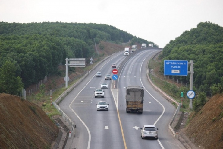 Cao tốc Cam Lộ - La Sơn sẽ sớm được mở rộng lên 4 làn xe.
