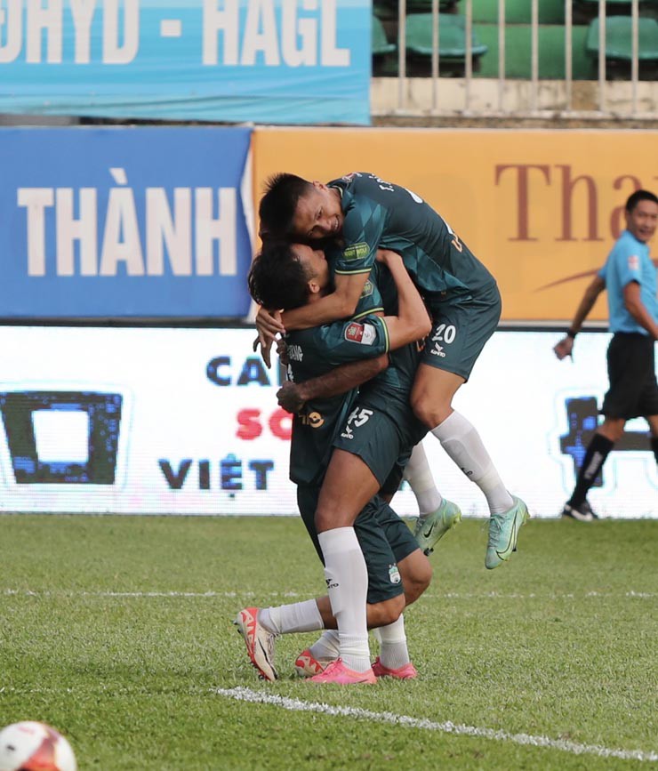 Trực tiếp bóng đá HAGL - Khánh Hòa: Bàn thắng không được công nhận (V-League) (Hết giờ) - 4