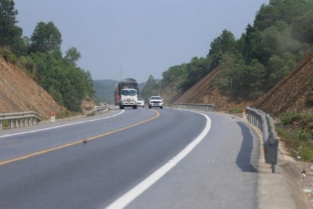 Từ 4-4, cấm xe khách trên 30 chỗ, xe tải nặng vào cao tốc Cam Lộ - La Sơn