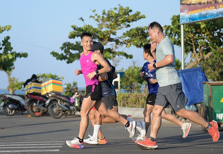 Dàn sao đội tuyển điền kinh chờ "săn" kỷ lục ở giải marathon quốc gia 2024 - 14