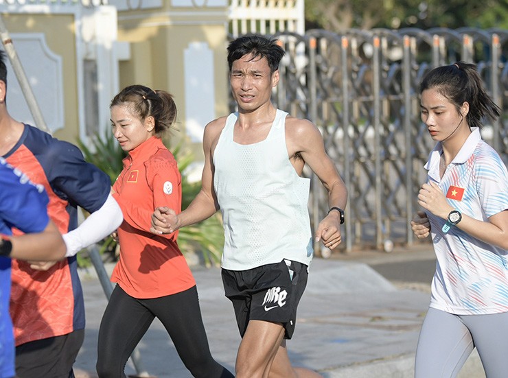 "Lão tướng" Nguyễn Văn Lai (Quân đội) sẵn sàng cạnh tranh với&nbsp;đương kim vô địch Hoàng Nguyên Thanh&nbsp;(Bình Phước) ở&nbsp;nội dung marathon nam