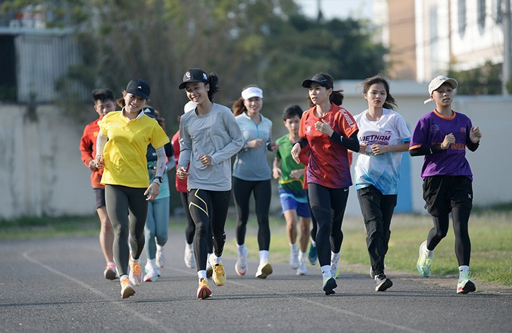 Dàn sao đội tuyển điền kinh chờ "săn" kỷ lục ở giải marathon quốc gia 2024 - 13