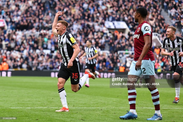 Newcastle ngược dòng đánh bại West Ham