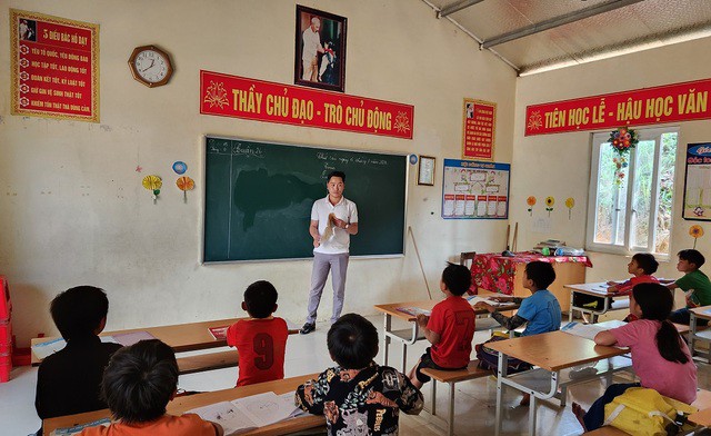 Thầy giáo cắm bản ở Sài Khao