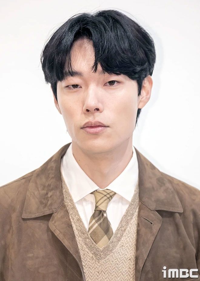 Ryu Jun Yeol luôn giữ thái độ im lặng