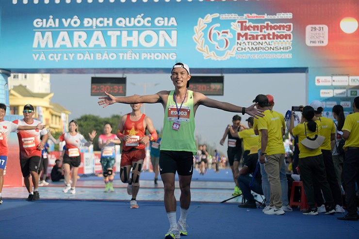 Hoàng Nguyên Thanh vô địch 42km nam quốc gia lần thứ 5 liên tiếp