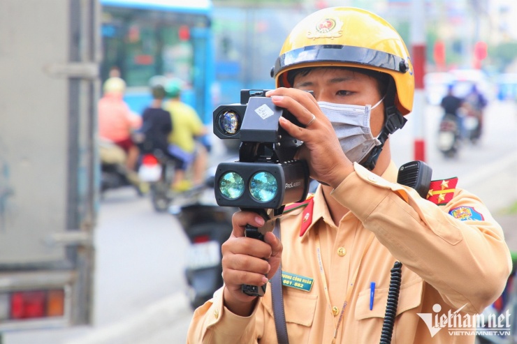 Điều khiển xe chạy quá tốc độ quy định từ 10-20 km/h tài xế sẽ bị trừ 2 điểm. Ảnh: Đình Hiếu