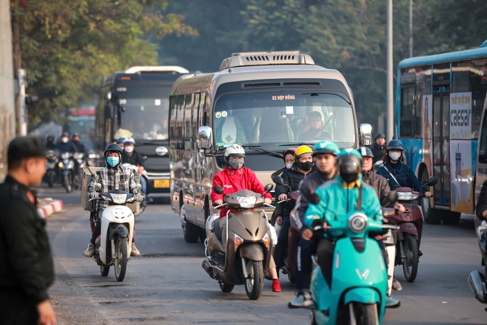 Còn theo đại diện Cục CSGT, với những quy định nghiêm khắc của pháp luật, được sự đồng tình ủng hộ của dư luận xã hội, Cục CSGT mong muốn người tham gia giao thông tạo dần cho mình các thói quen tốt như: Dừng xe lại khi đèn đỏ; không vượt ẩu; phóng nhanh; không điều khiển phương tiện sau khi đã sử dụng rượu bia…