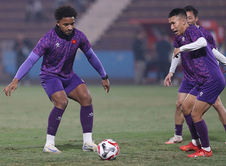 Giật mình “người lạ” quay lén ĐT Việt Nam tập trước chung kết AFF Cup - 7