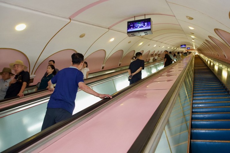 Loạt tác phẩm nhiếp ảnh về ga metro ở Triều Tiên - 4