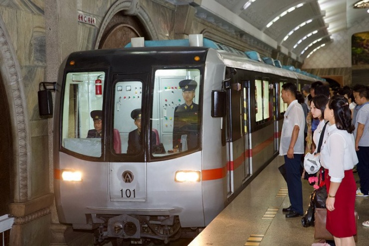 Loạt tác phẩm nhiếp ảnh về ga metro ở Triều Tiên - 1