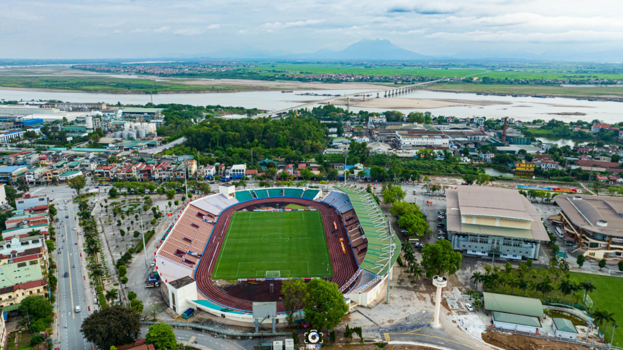 Cận cảnh sân vận động Việt Trì, nơi diễn ra trận Chung kết AFF Cup 2024 vào lúc 20h tối nay - 4