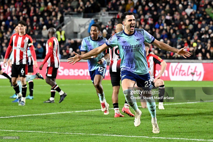 Arsenal ngược dòng đánh bại Brentford