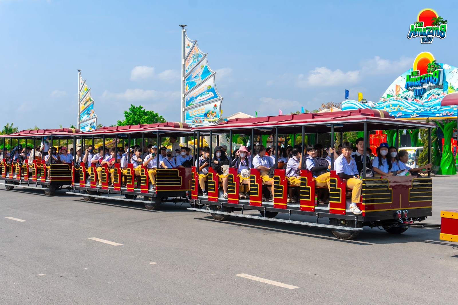 Học sinh trải nghiệm đi xe lửa