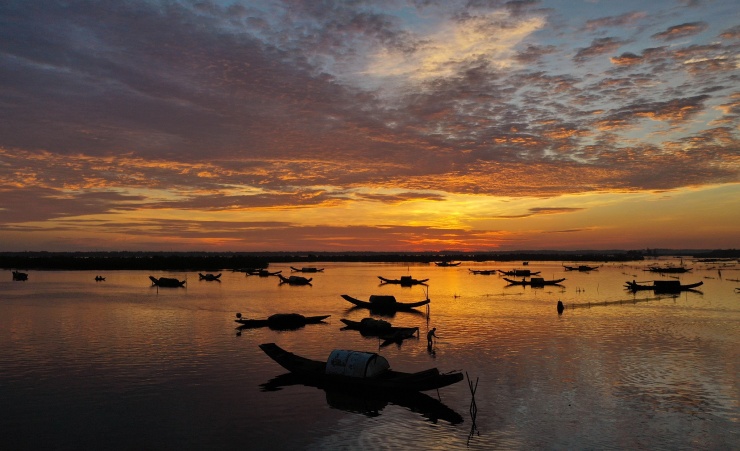 Bình minh ở phá Tam Giang. Ảnh:&nbsp;Võ Thạnh