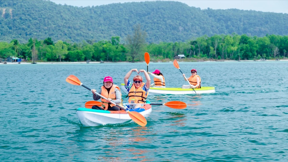 Khách hàng nên chọn đơn vị du lịch uy tín, đặt tour trọn gói để an tâm tận hưởng chuyến du lịch Tết Nguyên Đán an toàn, vui vẻ. Ảnh: THU TRINH