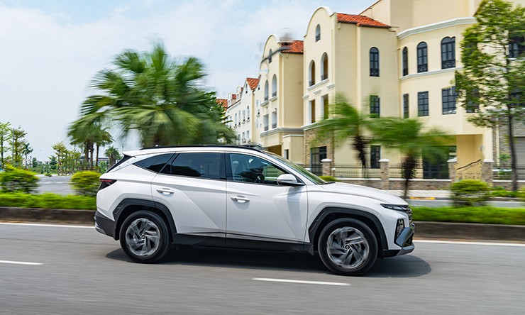 Giá xe Hyundai Tucson niêm yết và lăn bánh tháng 1/2025 - 18