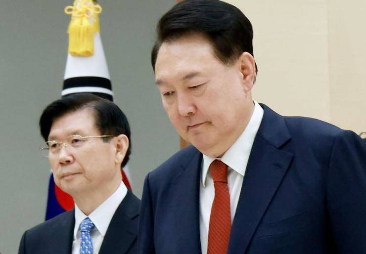 Ông Park Chong Jun (trái) và Tổng thống Hàn Quốc Yoon Suk Yeol (ảnh: Yonhap)