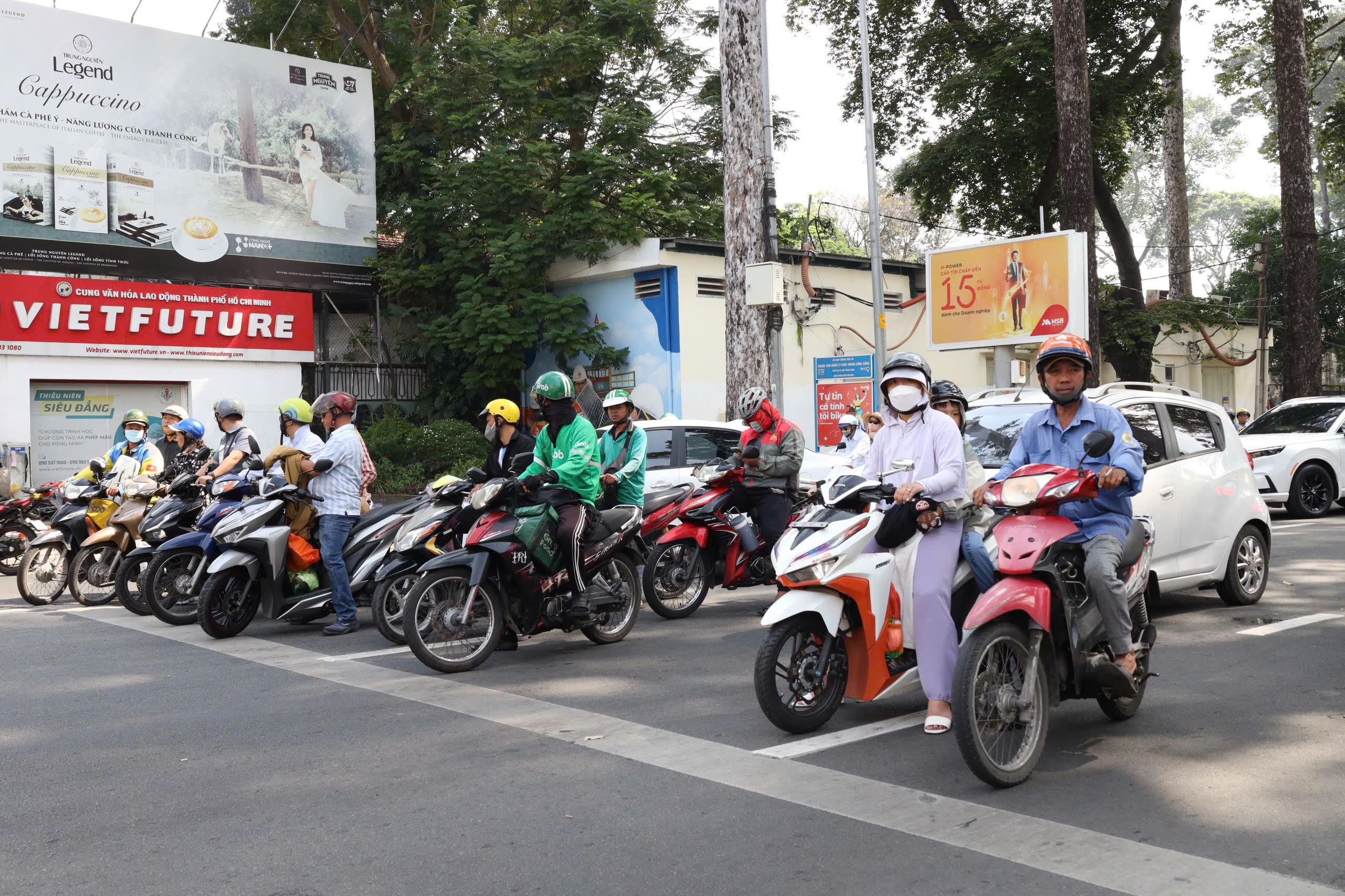 Tăng mức phạt giao thông: Nhiều người ở TP HCM “không tin vào mắt mình” - 4