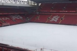 Fan "nín thở" chờ khả năng trận Liverpool - MU bị hoãn do bão tuyết