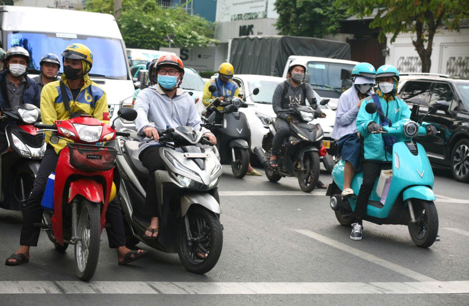 Tăng mức phạt giao thông: Nhiều người ở TP HCM “không tin vào mắt mình” - 11