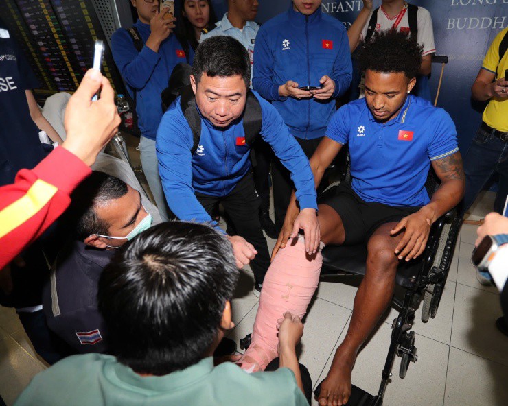 "Cầu thủ xuất sắc nhất AFF Cup 2024"
di chuyển tương đối vất vả